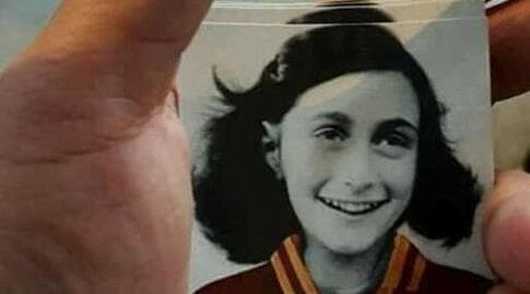 התמונה של אנה פרנק במדי רומא