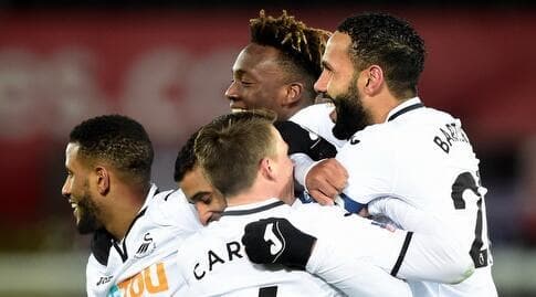 שחקני סוונסי עם תאמי אברהם