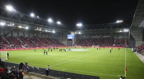 אצטדיון טוטו טרנר הולך ומתמלא