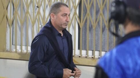 ג'קי בן זקן. העניק את המושכות לקשר