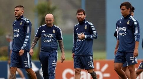 מסי, סמפאולי, איקרדי דיבאלה. בחירת שחקנים תמוהה