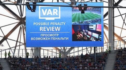 ה-VAR על המסך. הכללים השתנו (רויטרס) ה-VAR על המסך. הכללים השתנו