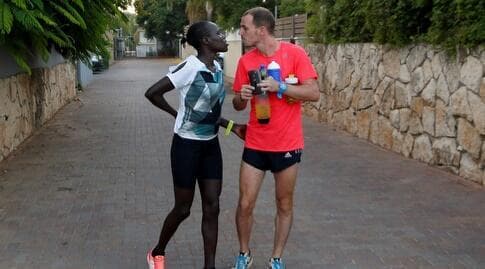 הבעל והמאמן, דן סלפטר, עם אשתו לונה