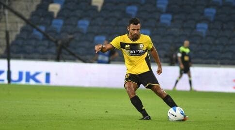 ג'ונתן בורשטיין עם הכדור