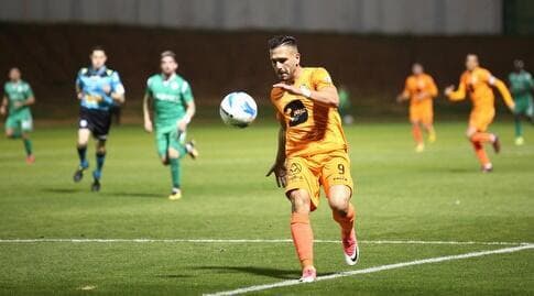 רז שטיין. "בהתחלה חששתי, אמרתי לעצמי 'חס וחלילה שלא ארד שוב ליגה'" (שחר גרוס) רז שטיין. "בהתחלה חששתי, אמרתי לעצמי 'חס וחלילה שלא ארד שוב ליגה'"