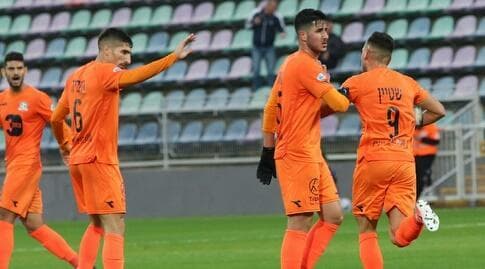 שחקני נס ציונה. "אמרנו אחד לשני 'יאללה, אנחנו מנצחים. אנחנו שווים פה גול!'" (PayPerLens) שחקני נס ציונה. "אמרנו אחד לשני 'יאללה, אנחנו מנצחים. אנחנו שווים פה גול!'"