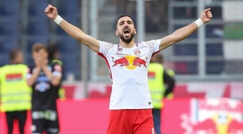 דאבור חוגג במדי זלצבורג. מאבק שונה על ההרכב ממה שהתרגל אליו (רדאד ג'בארה) דאבור חוגג במדי זלצבורג. מאבק שונה על ההרכב ממה שהתרגל אליו