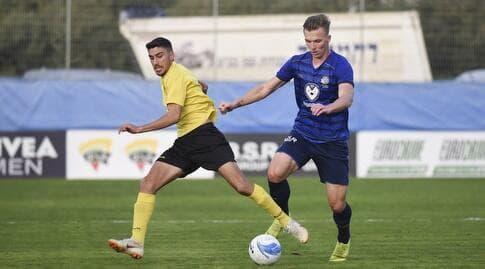 קארצב במדי מכבי ת"א. "אהיה עם יותר ביטחון"