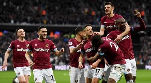 שחקני ווסטהאם חוגגים