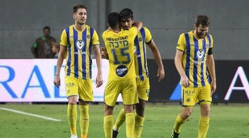 דור ודור חוגגים מול מכבי חיפה. מיכה שינה את המומנטום