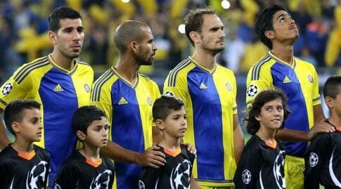 פרץ, קרלוס, אלברמן וטיבי בהשמעת ההמנון