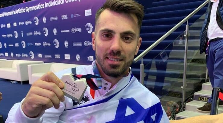 אנדריי מדבדב עם המדלייה (איגוד ההתעמלות) אנדריי מדבדב עם המדלייה