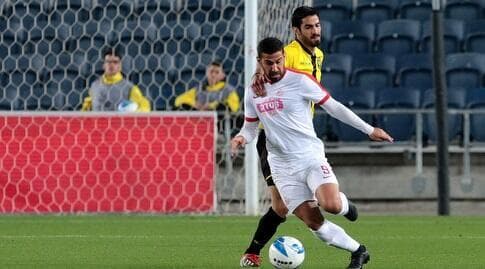 רועי גורדנה עם הכדור. מוערך על ידי הבעלים