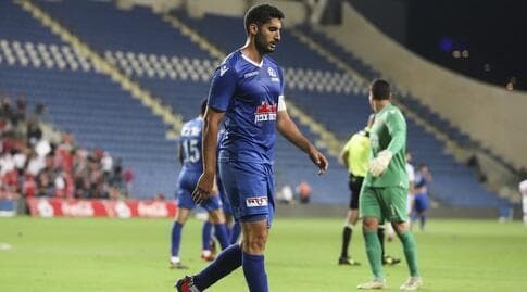 לידור כהן יורד מהדשא אחרי ההרחקה