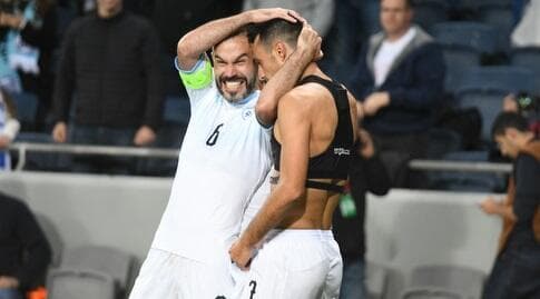 ערן זהבי וביברס נאתכו חוגגים