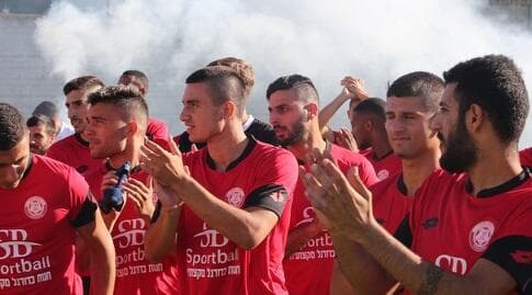 שחקני הפועל חדרה. המטרה - לתקוע יתד בליגה