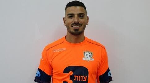 אופיר מזרחי במדי נס ציונה. יקווה לפרוח בכתום