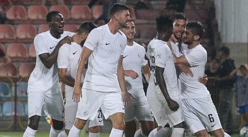 שחקני אשדוד חוגגים. חולמים על גביע