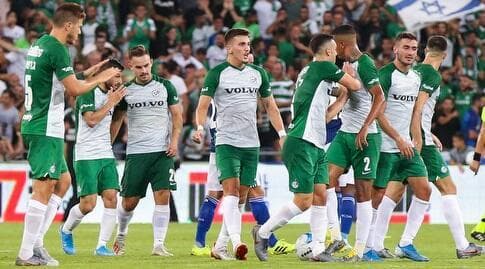 שחקני מכבי חיפה חוגגים. איך תסתיים העונה?