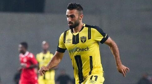 מיכאל אוחנה עם הכדור (איציק בלניצקי) מיכאל אוחנה עם הכדור