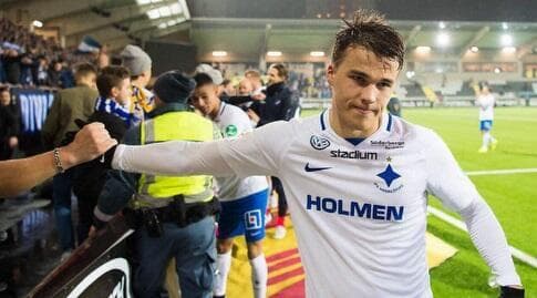 סימון סקראב במדי נורשפינג. שואף להגיע לבונדסליגה (הטוויטר של נורשפינג) סימון סקראב במדי נורשפינג. שואף להגיע לבונדסליגה