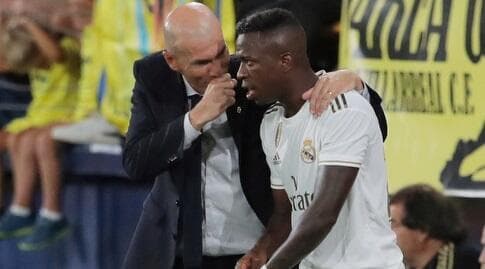 זינדין זידאן עם ויניסיוס. מקבל את הקרדיט מהמאמן