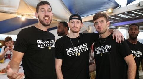 צוף בן משה, סטו דגלאס וג'וש פרוינד