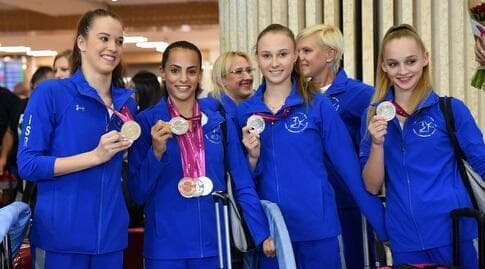 יוליאנה טלגין, ניקול וורונקוב, לינוי אשרם וניקול זליקמן עם המדליה המדינתית