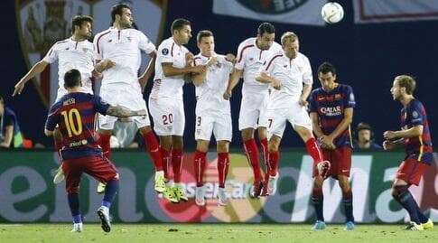 מסי כובש מול סביליה בסופרקאפ האירופי ב-2015