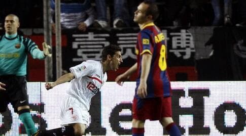 חסוס נבאס חוגג מול ברצלונה ב-2011. שועל קרבות ותיק שיודע לכבוש נגד הקטאלונים