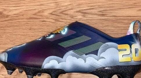 נעלי הדרגון בול שעיצב לזארו (אינסטגרם) נעלי הדרגון בול שעיצב לזארו