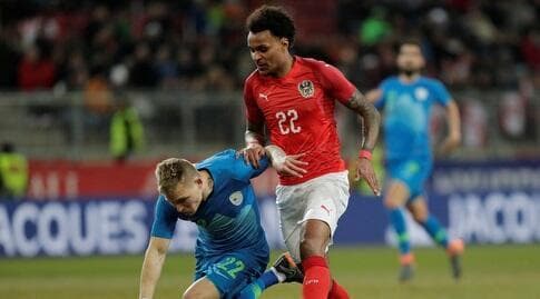 ולנטינו לזארו במדי נבחרת אוסטריה . "המוכשר ביותר מאז אלאבה" (רויטרס) (מימין) ולנטינו לזארו במדי נבחרת אוסטריה . "המוכשר ביותר מאז אלאבה" (רויטרס)