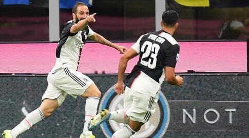 אמרה ג'אן והיגוואין חוגגים