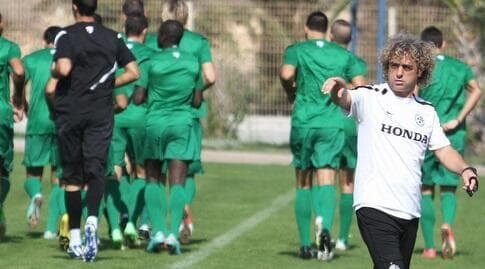 ראובן עטר באימון מכבי חיפה. נגמר מהר מהצפוי (עמית מצפה) ראובן עטר באימון מכבי חיפה. נגמר מהר מהצפוי