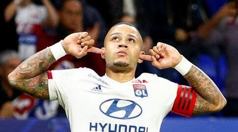 ממפיס דפאיי חוגג