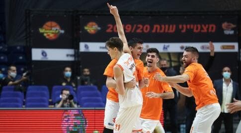 אדם אריאל חוגג אחרי השלשה