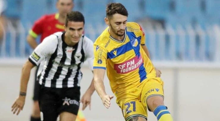 אצילי במדי אפואל. לא הסתדר שם