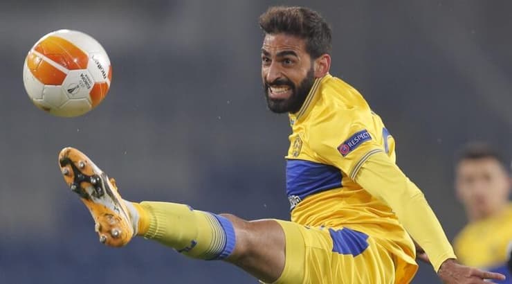 אופיר דוידזאדה עם הכדור (רויטרס) אופיר דוידזאדה עם הכדור