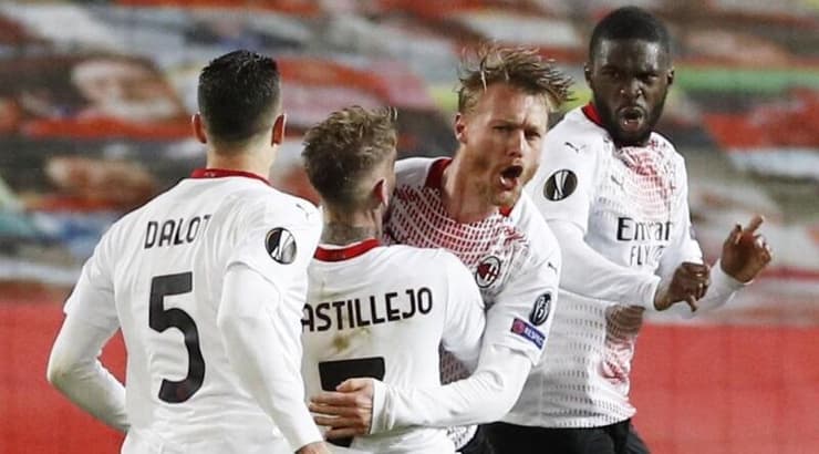 סימון קאר חוגג מול מנצ'סטר יונייטד