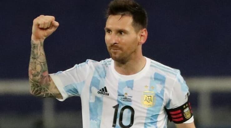 ליאו מסי חוגג