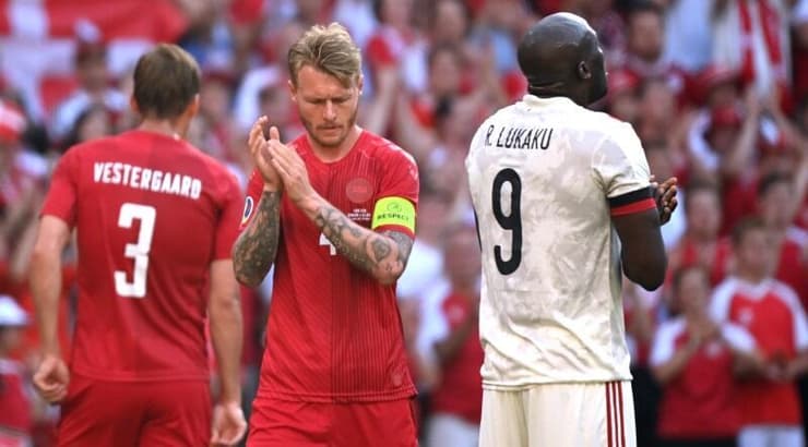 לוקאקו וסימון קאר בדקת מחיאות הכפיים