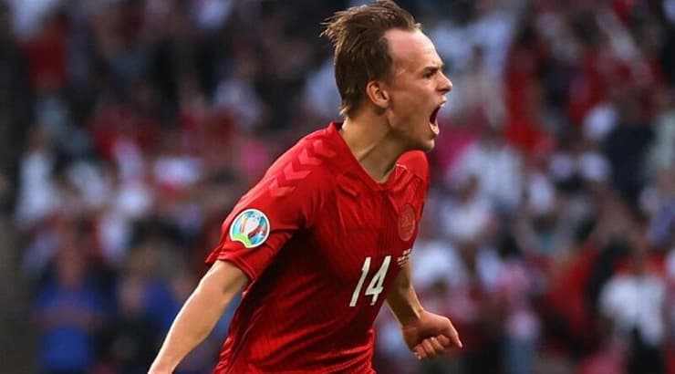 מיקל דמסגור חוגג, המחליף האולטימטיבי לכריסטיאן אריקסן (רויטרס) מיקל דמסגור חוגג, המחליף האולטימטיבי לכריסטיאן אריקסן