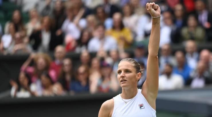 קרולינה פלישקובה חוגגת (רויטרס) קרולינה פלישקובה חוגגת