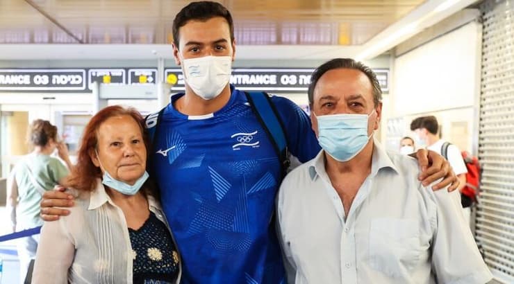 מתן רודיטי והוריו