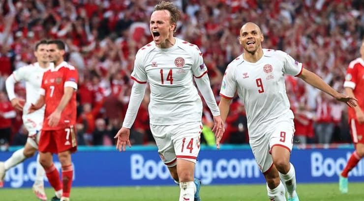 מיקל דמסגור ומרטין בריית'ווייט חוגגים, ישראל צריכה להיות מוכנה (רויטרס) מיקל דמסגור ומרטין בריית'ווייט חוגגים, ישראל צריכה להיות מוכנה