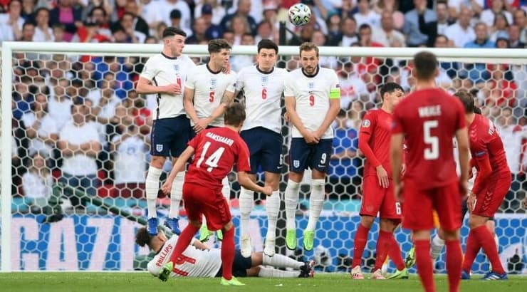 השער של מיקל דמסגור מול אנגליה (רויטרס) השער של מיקל דמסגור מול אנגליה