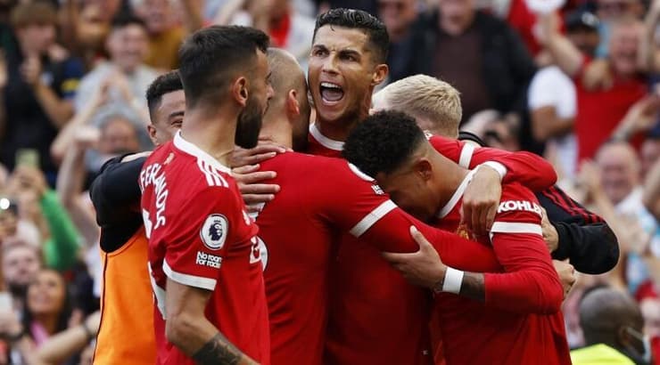 שחקני מנצ'סטר יונייטד חוגגים, יגיעו השנה עד הסוף?