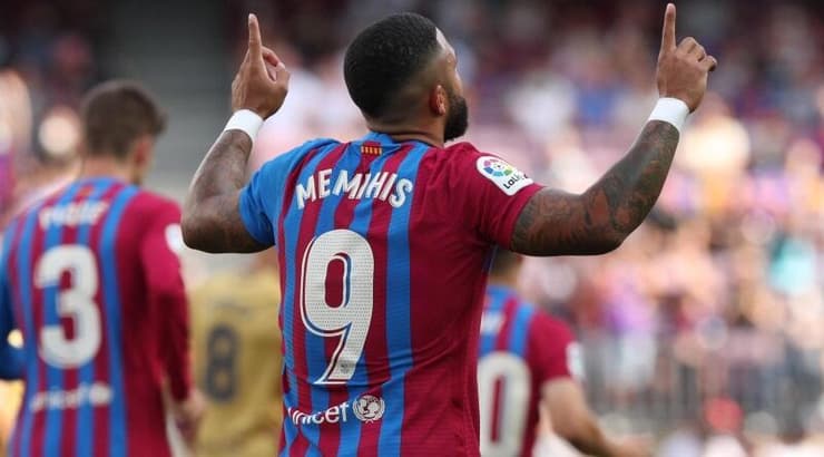 ממפיס דפאיי חוגג