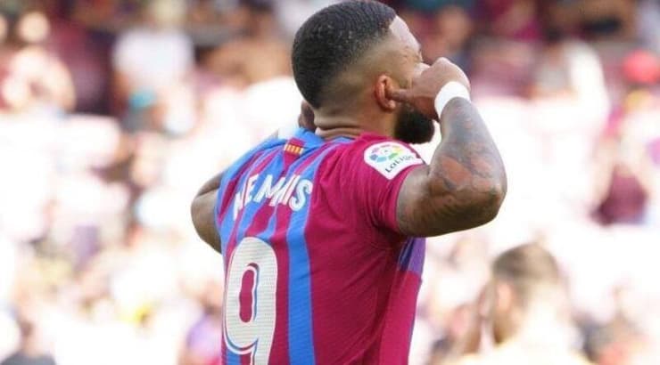 ממפיס דפאיי חוגג