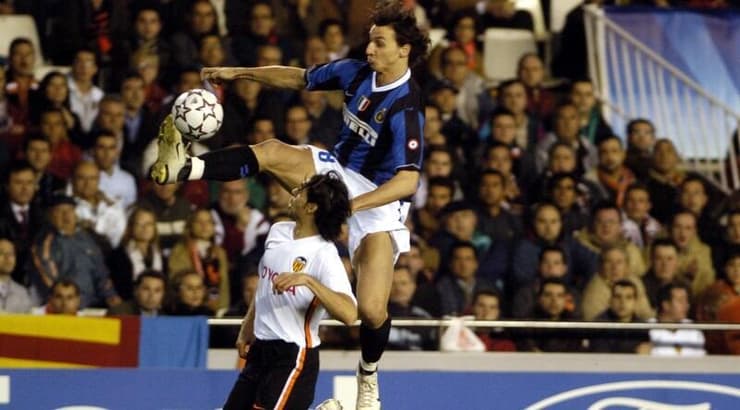 זלאטן איברהימוביץ' במדי אינטר